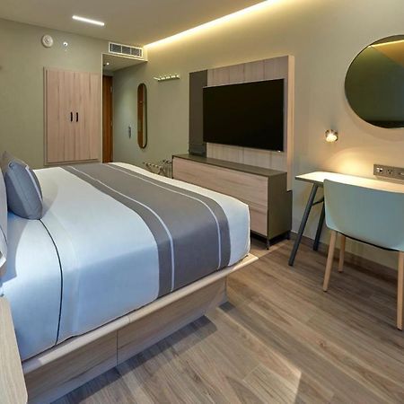 City Express Plus By Marriott Guadalajara Providencia Екстер'єр фото