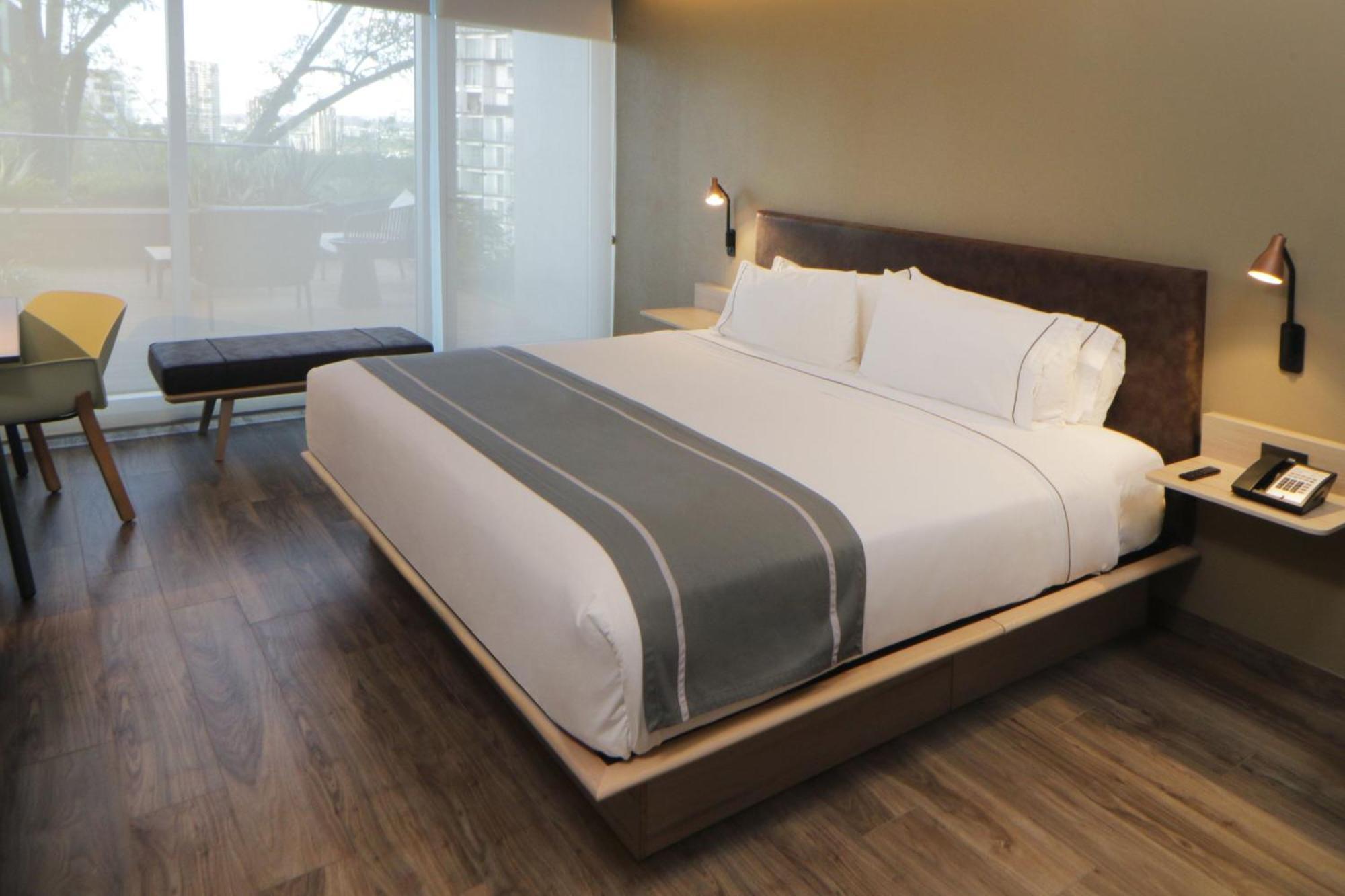 City Express Plus By Marriott Guadalajara Providencia Екстер'єр фото