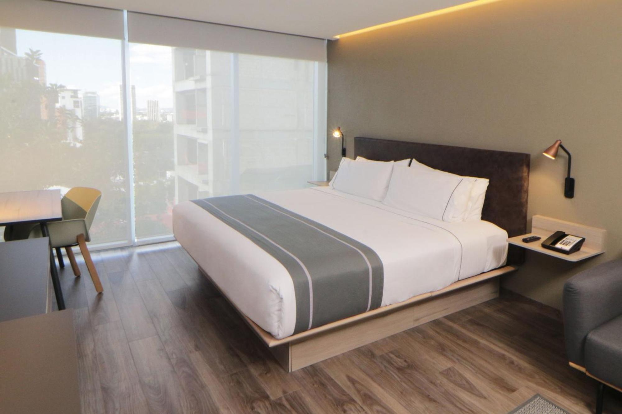 City Express Plus By Marriott Guadalajara Providencia Екстер'єр фото