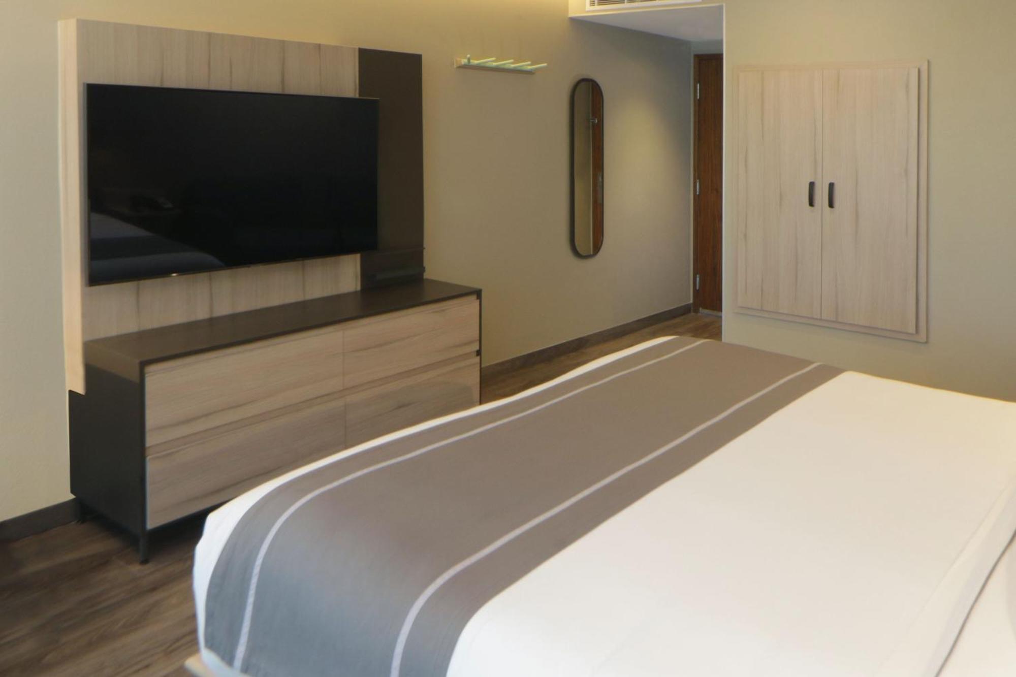 City Express Plus By Marriott Guadalajara Providencia Екстер'єр фото
