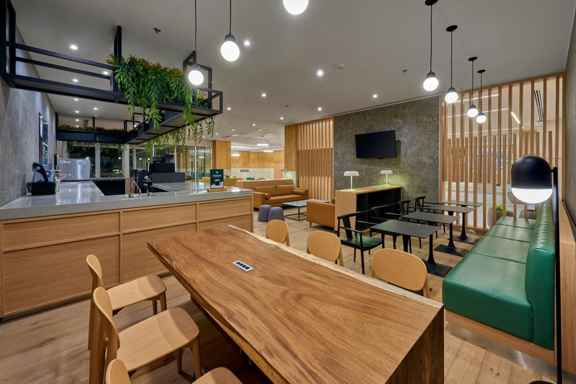 City Express Plus By Marriott Guadalajara Providencia Екстер'єр фото