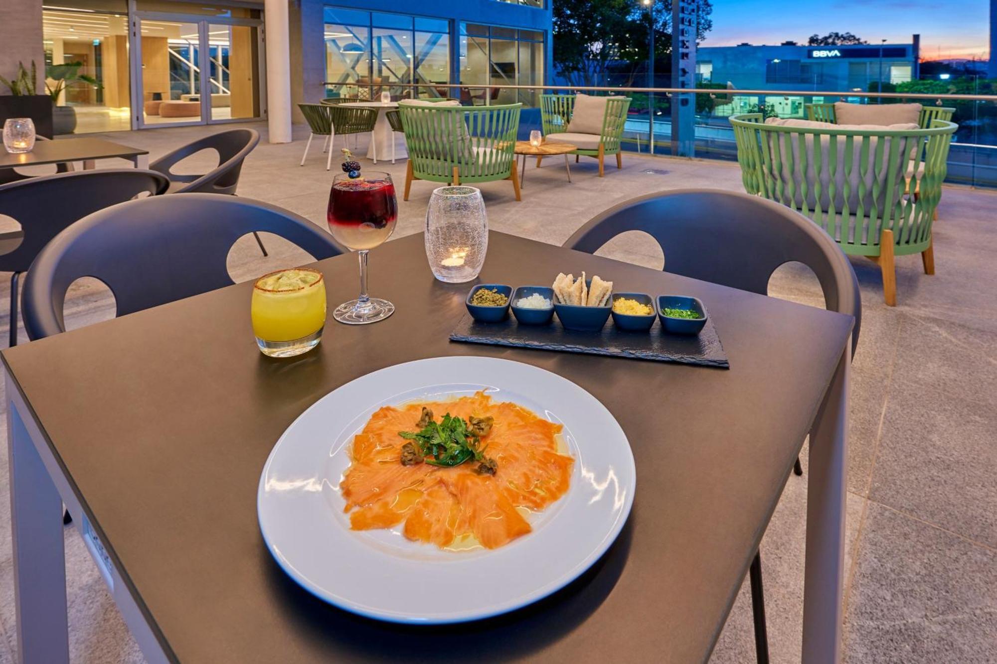 City Express Plus By Marriott Guadalajara Providencia Екстер'єр фото