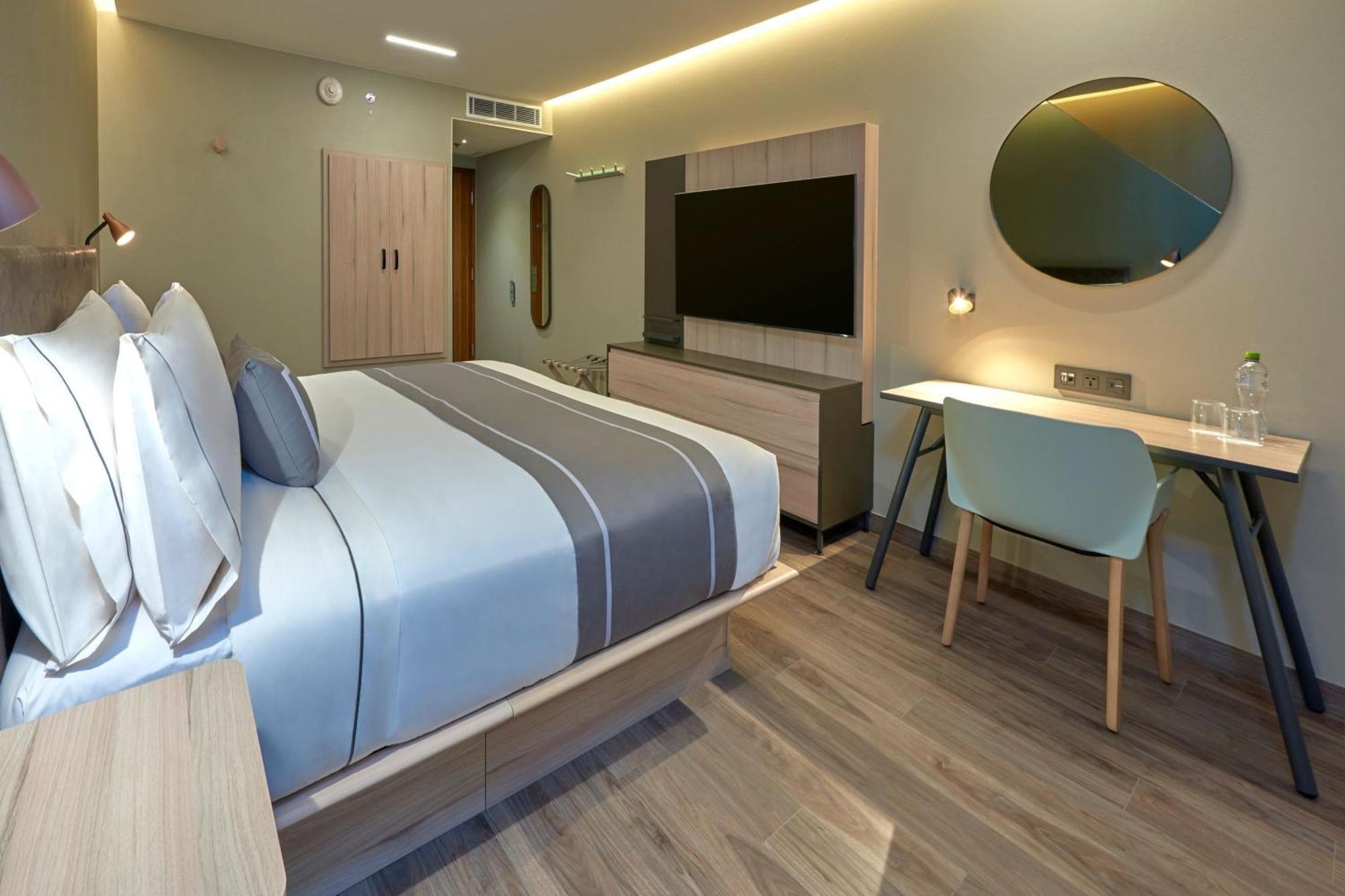 City Express Plus By Marriott Guadalajara Providencia Екстер'єр фото