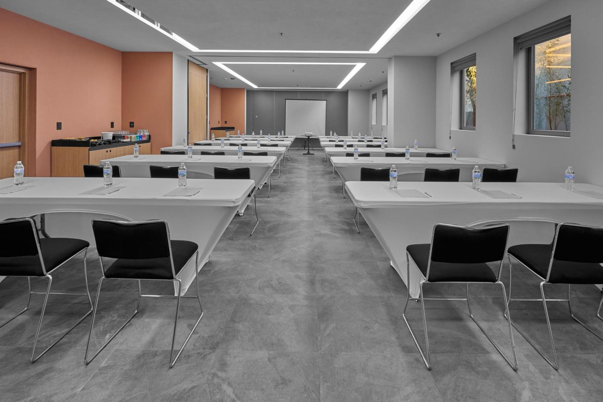 City Express Plus By Marriott Guadalajara Providencia Екстер'єр фото