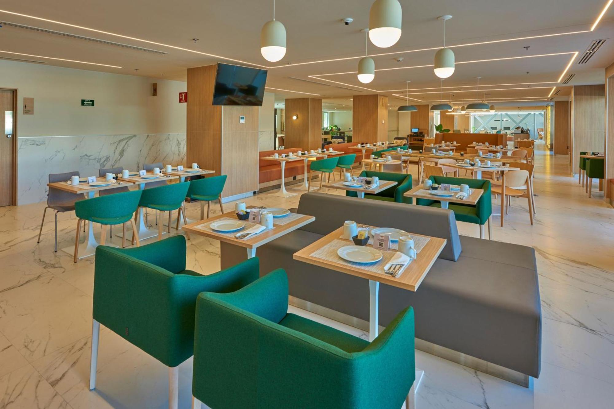 City Express Plus By Marriott Guadalajara Providencia Екстер'єр фото