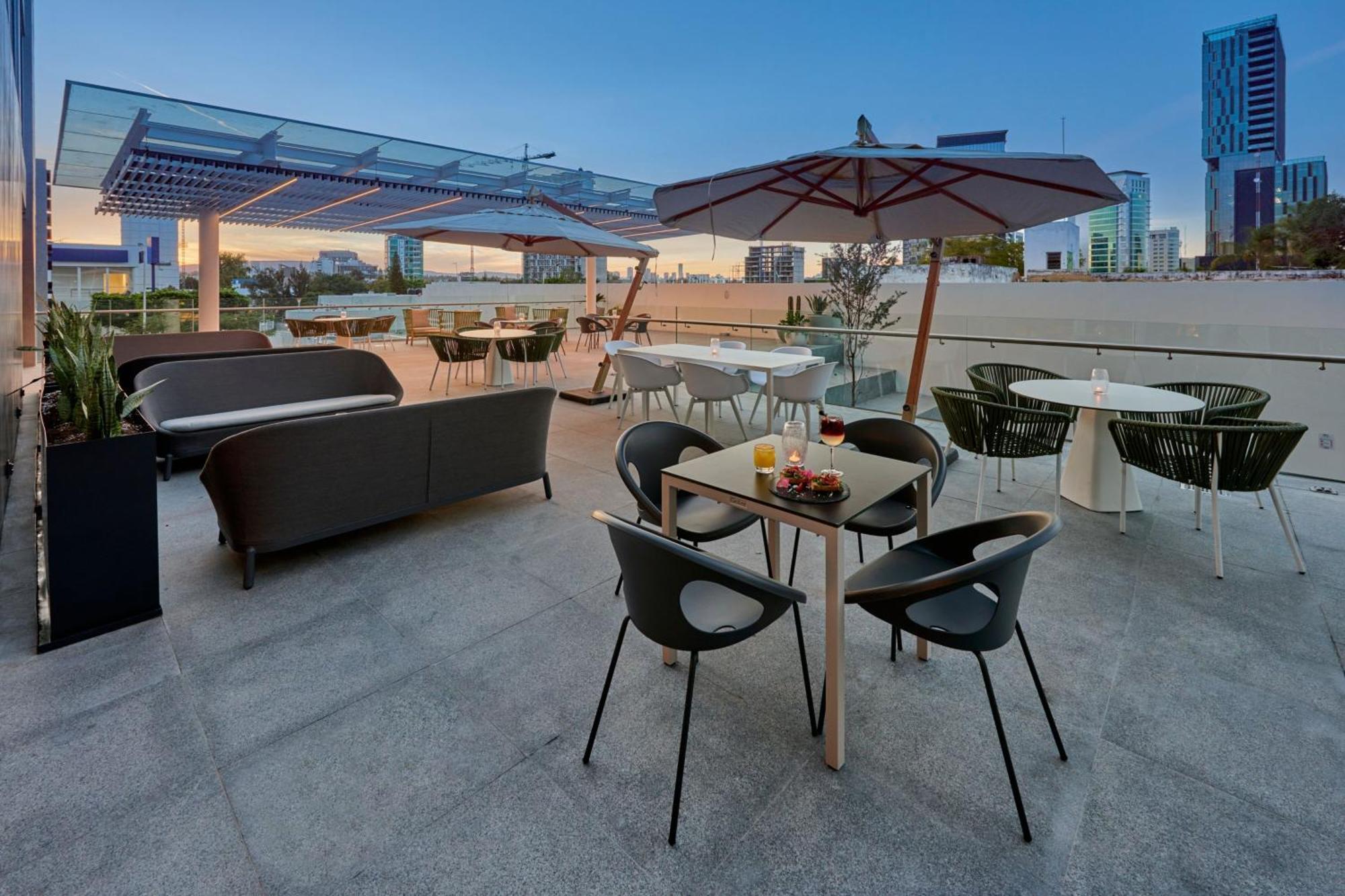 City Express Plus By Marriott Guadalajara Providencia Екстер'єр фото