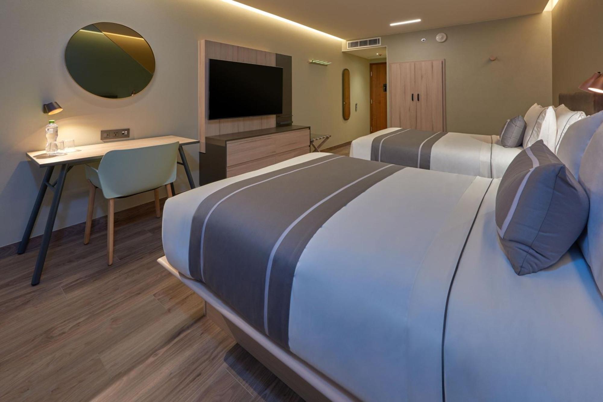 City Express Plus By Marriott Guadalajara Providencia Екстер'єр фото