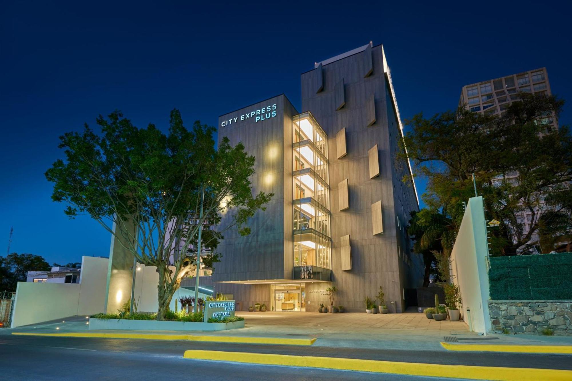 City Express Plus By Marriott Guadalajara Providencia Екстер'єр фото