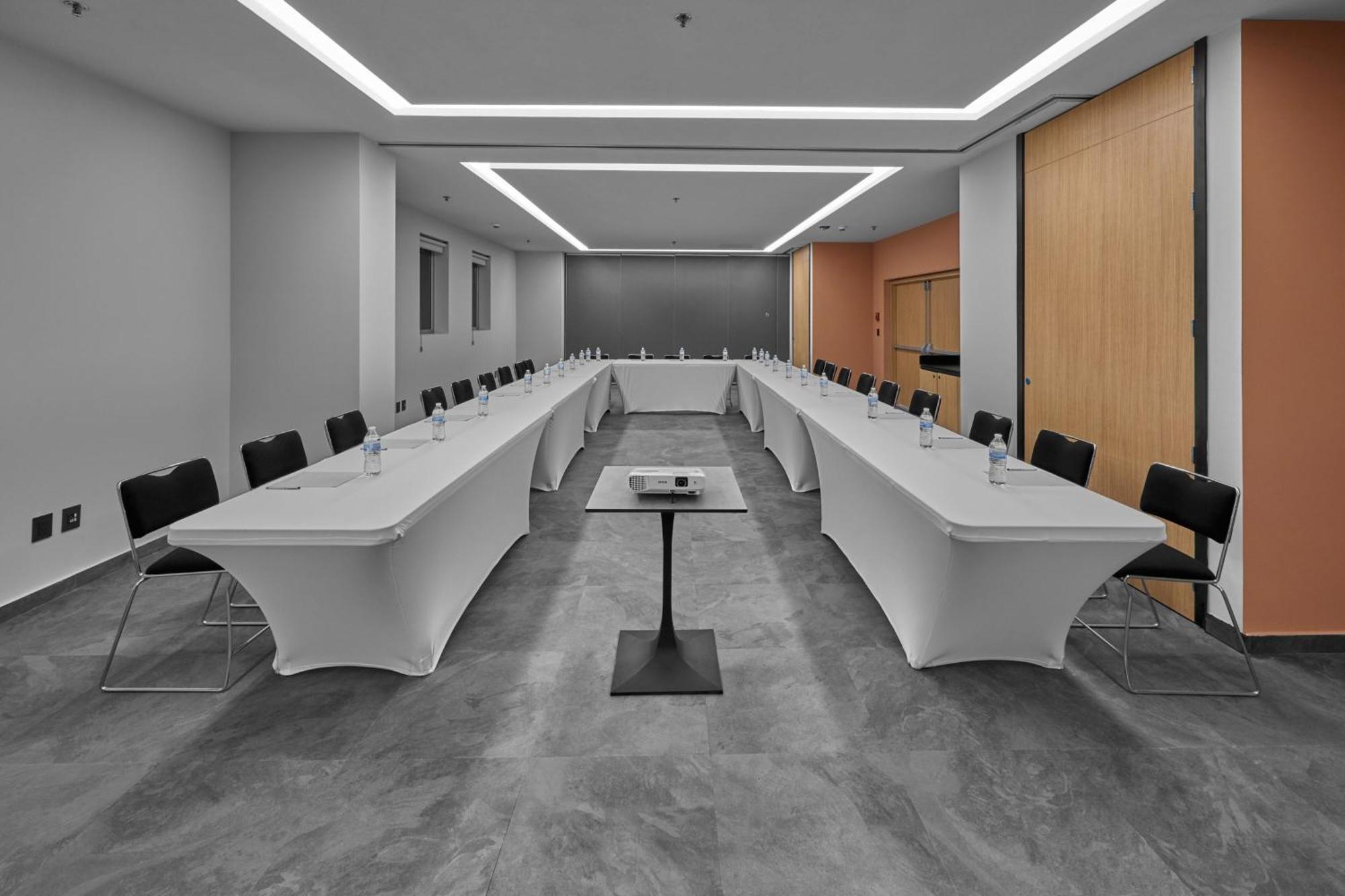 City Express Plus By Marriott Guadalajara Providencia Екстер'єр фото