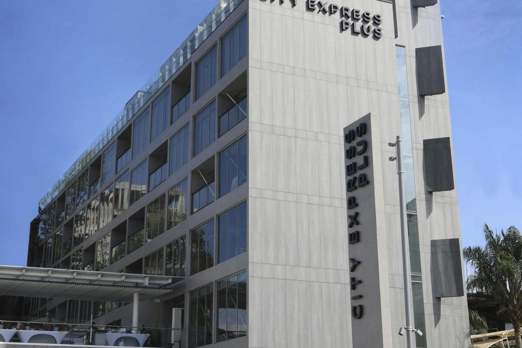 City Express Plus By Marriott Guadalajara Providencia Екстер'єр фото