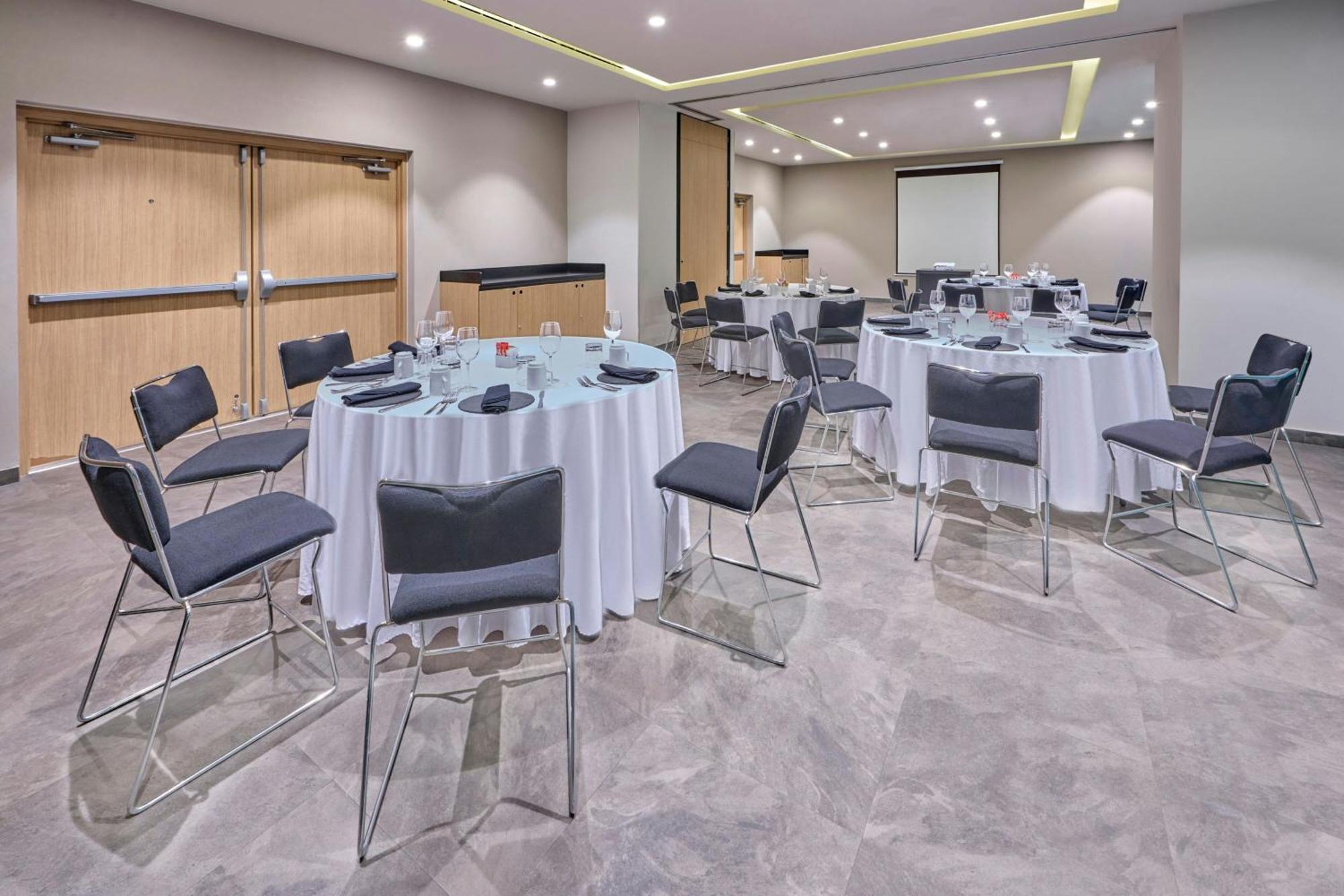 City Express Plus By Marriott Guadalajara Providencia Екстер'єр фото