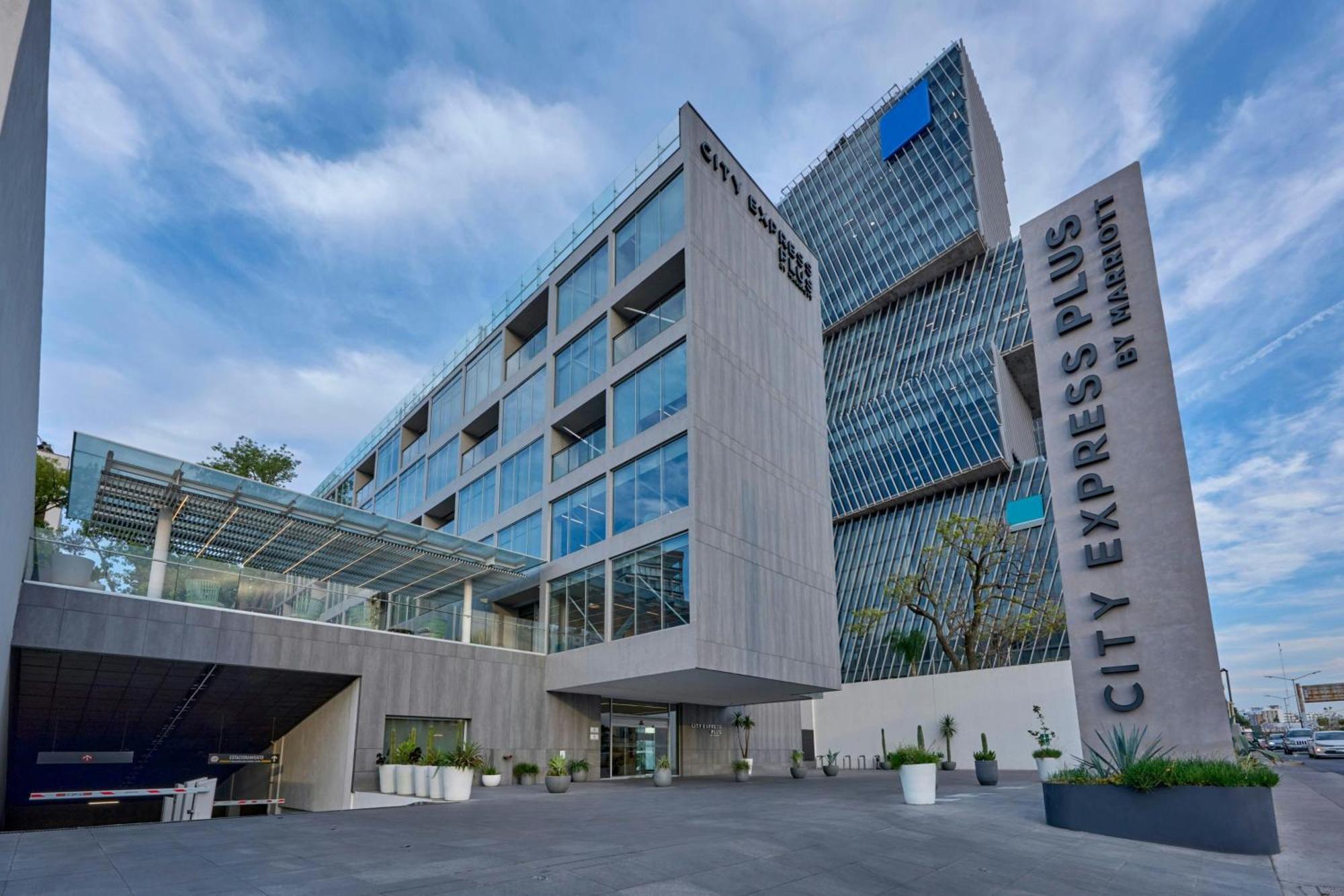 City Express Plus By Marriott Guadalajara Providencia Екстер'єр фото