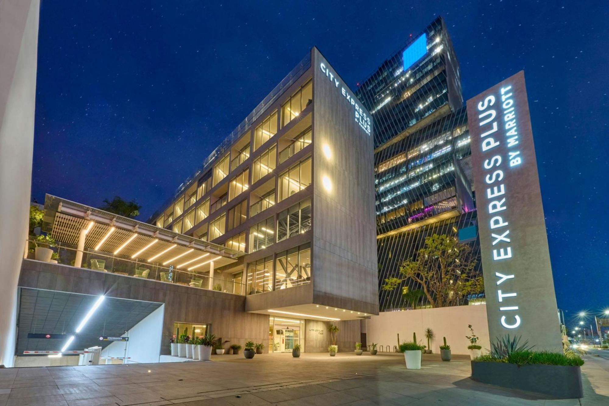 City Express Plus By Marriott Guadalajara Providencia Екстер'єр фото